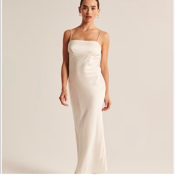 Abercrombie & Fitch best dressed guest satin cowl back maxi dress - Picture 7 of 9